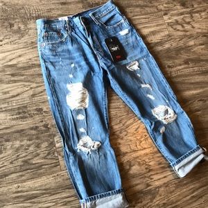 NWT women’s cropped destroyed levi’s